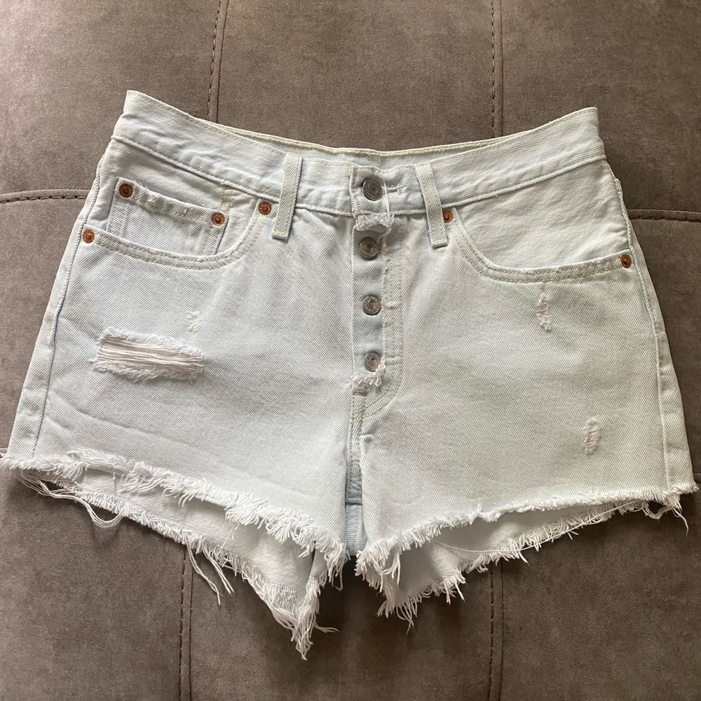 Levi’s Button Fly Denim Cutt Off Short. Size 26